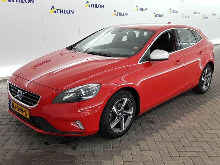 VOLVO V40 2015 yv1mv7431g2310644