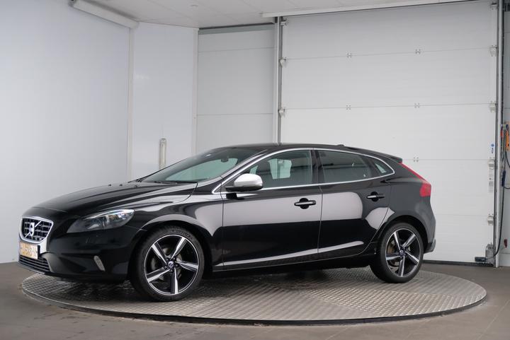 VOLVO V40 2015 yv1mv7431g2311010