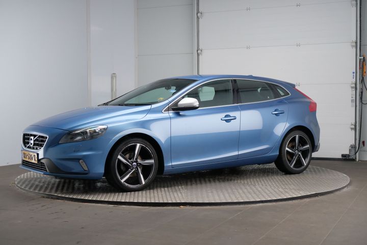 VOLVO V40 2015 yv1mv7431g2311026