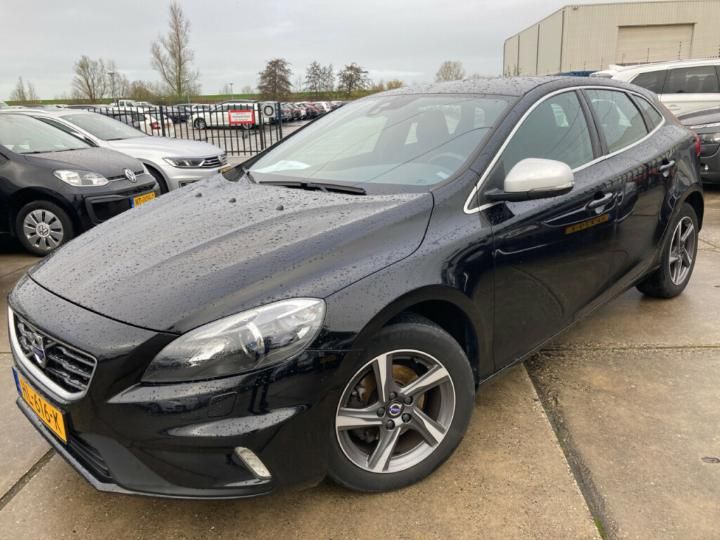 VOLVO V40 2015 yv1mv7431g2311046