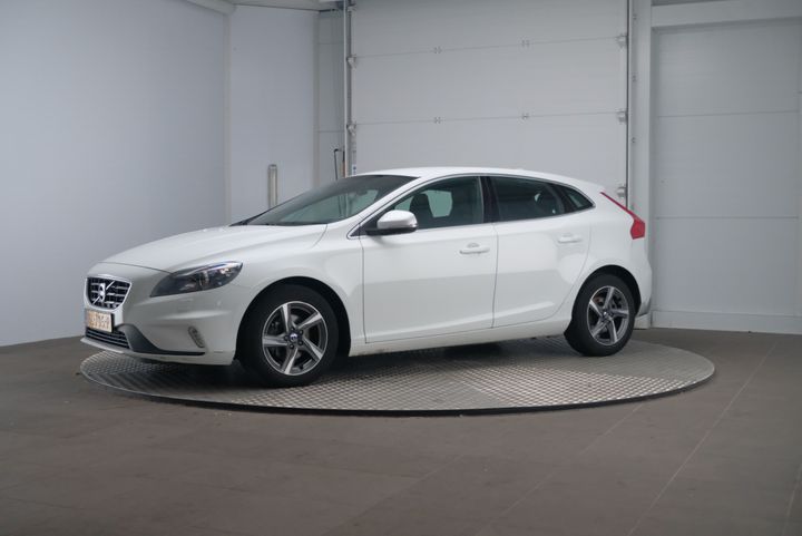 VOLVO V40 2015 yv1mv7431g2311881