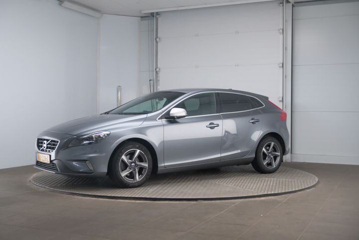 VOLVO V40 2015 yv1mv7431g2311899