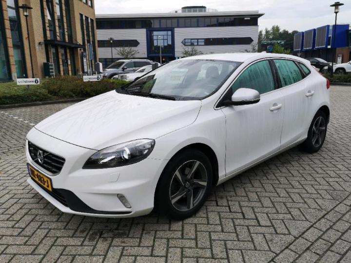 VOLVO V40 2015 yv1mv7431g2312468