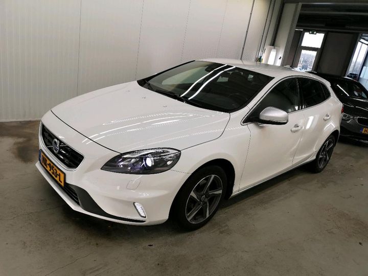 VOLVO V40 2015 yv1mv7431g2312649