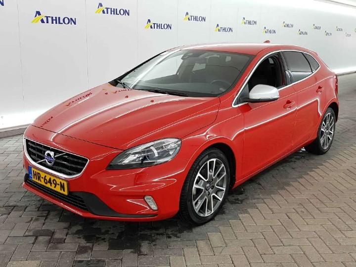 VOLVO V40 2015 yv1mv7431g2313848