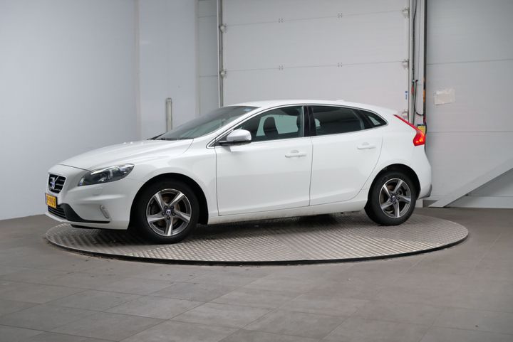 VOLVO V40 2015 yv1mv7431g2314214