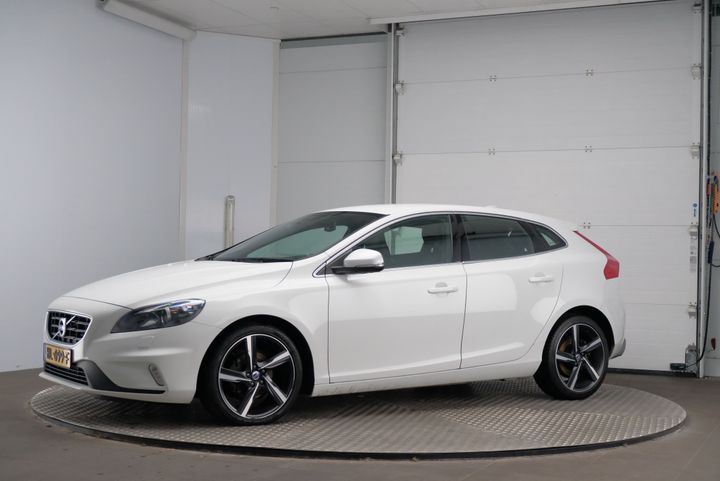 VOLVO V40 2015 yv1mv7431g2314526