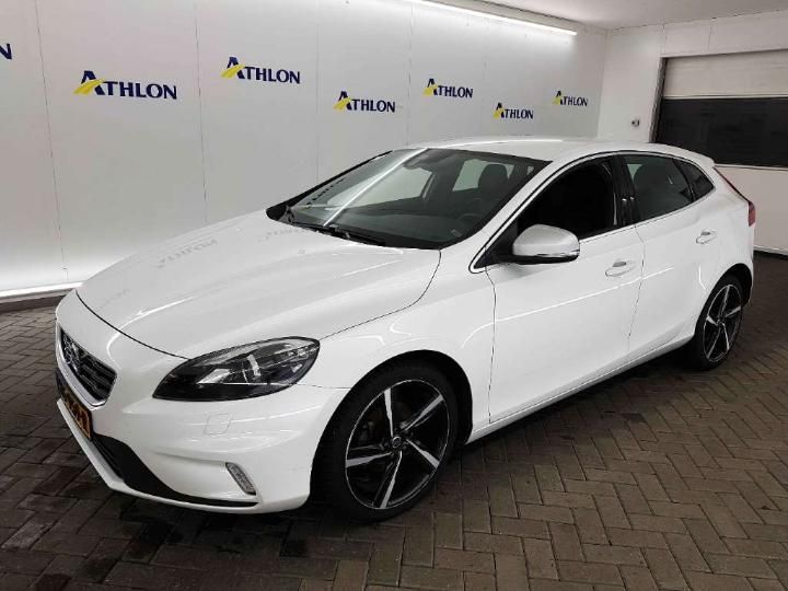 VOLVO V40 2015 yv1mv7431g2314724