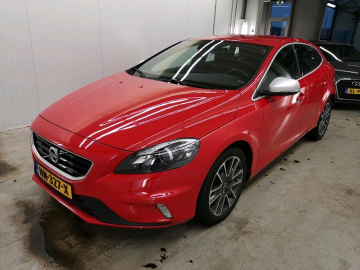 VOLVO V40 2015 yv1mv7431g2315589