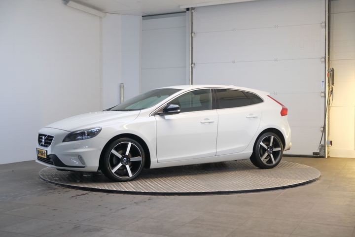 VOLVO V40 2015 yv1mv7431g2315615