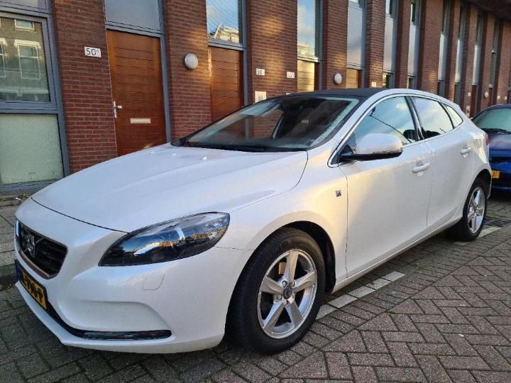 VOLVO V40 2015 yv1mv7431g2315617