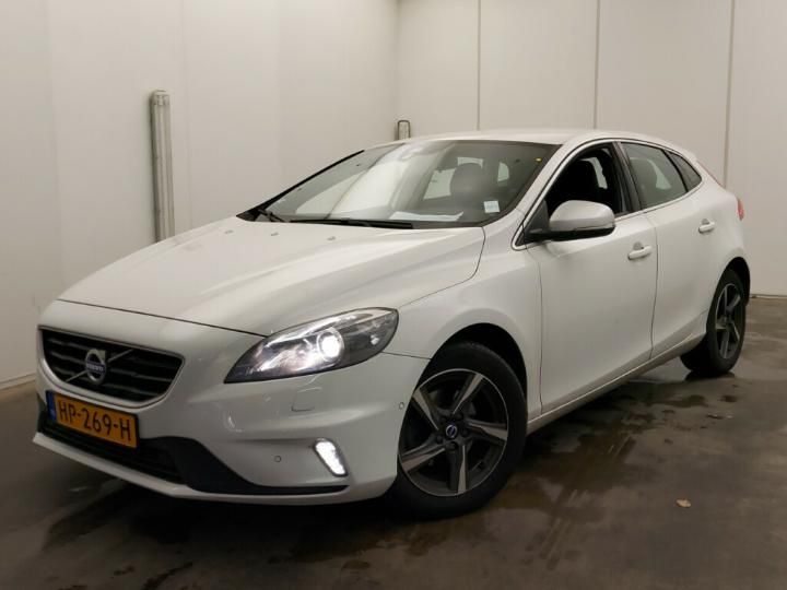 VOLVO V40 2015 yv1mv7431g2315665