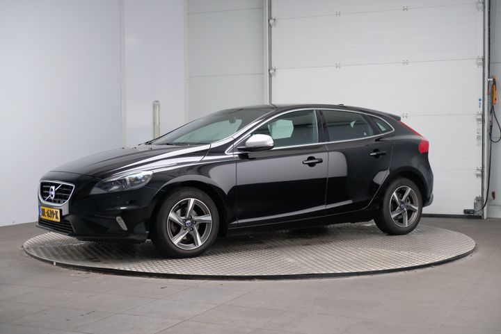 VOLVO V40 2015 yv1mv7431g2315712