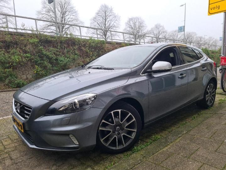 VOLVO V40 2015 yv1mv7431g2316022