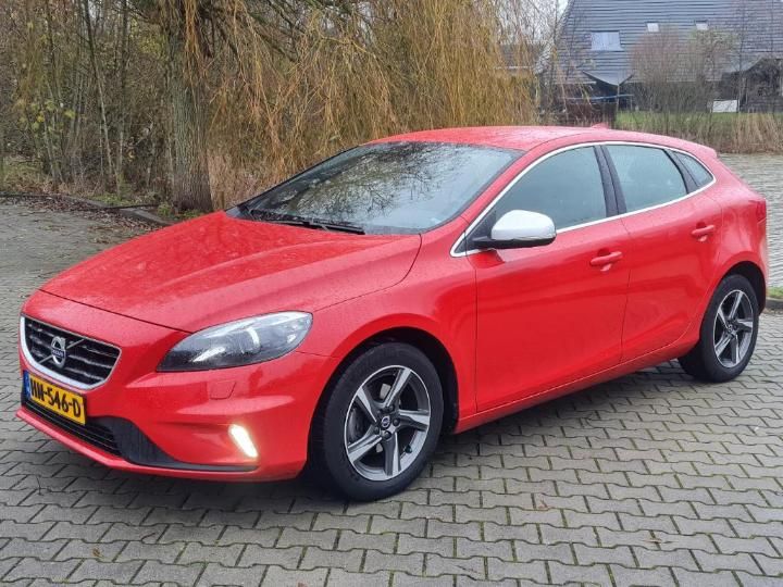 VOLVO V40 2015 yv1mv7431g2316609