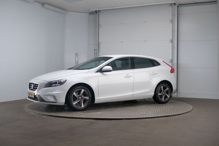 VOLVO V40 2015 yv1mv7431g2316741