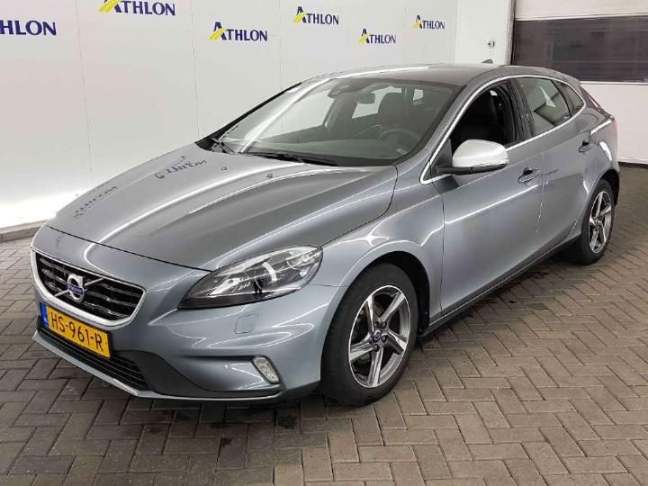 VOLVO V40 2015 yv1mv7431g2316848