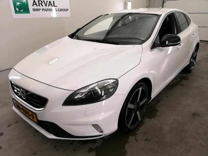 VOLVO V40 2015 yv1mv7431g2316914