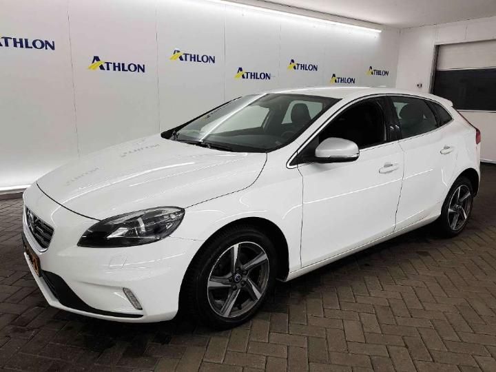 VOLVO V40 2015 yv1mv7431g2316963