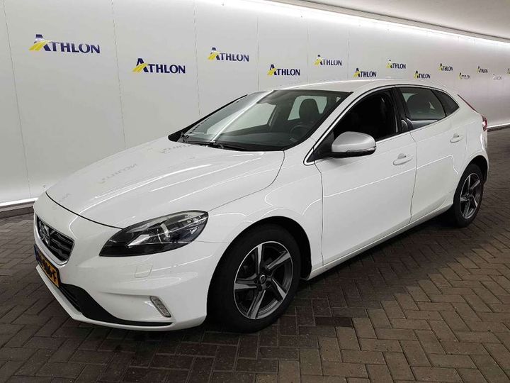 VOLVO V40 2015 yv1mv7431g2317004