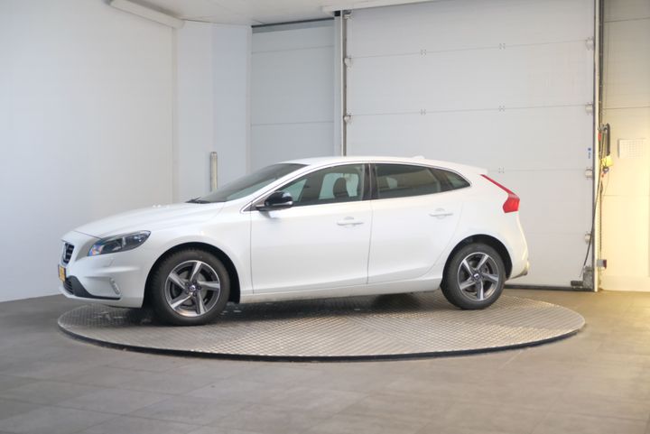 VOLVO V40 2015 yv1mv7431g2317119