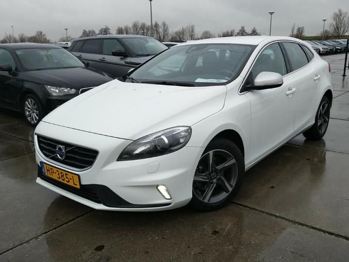 VOLVO V40 2015 yv1mv7431g2317494