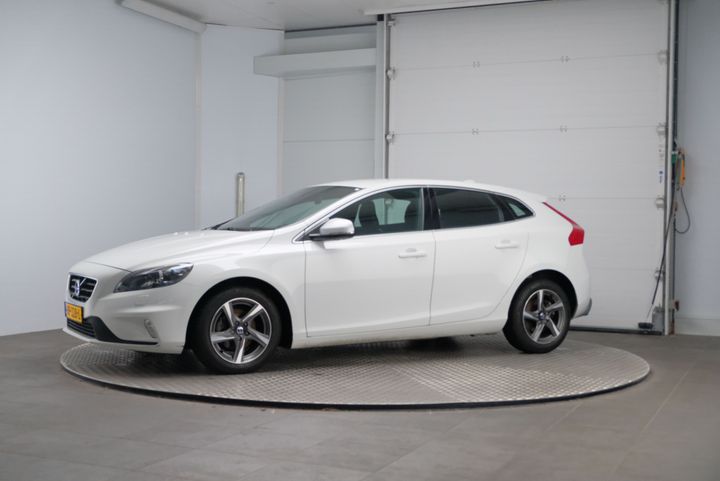 VOLVO V40 2015 yv1mv7431g2317594