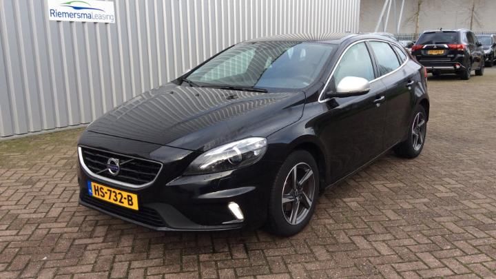 VOLVO V40 2015 yv1mv7431g2318085