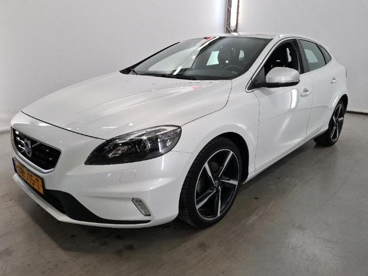 VOLVO V40 2015 yv1mv7431g2318128