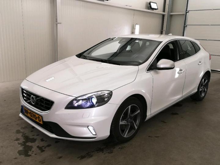 VOLVO V40 2015 yv1mv7431g2318276