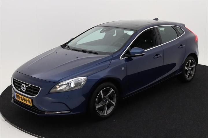 VOLVO V40 2015 yv1mv7431g2318400