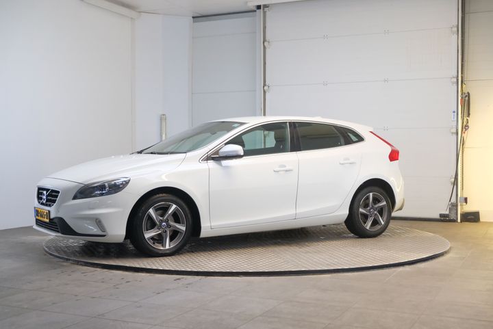 VOLVO V40 2015 yv1mv7431g2318494