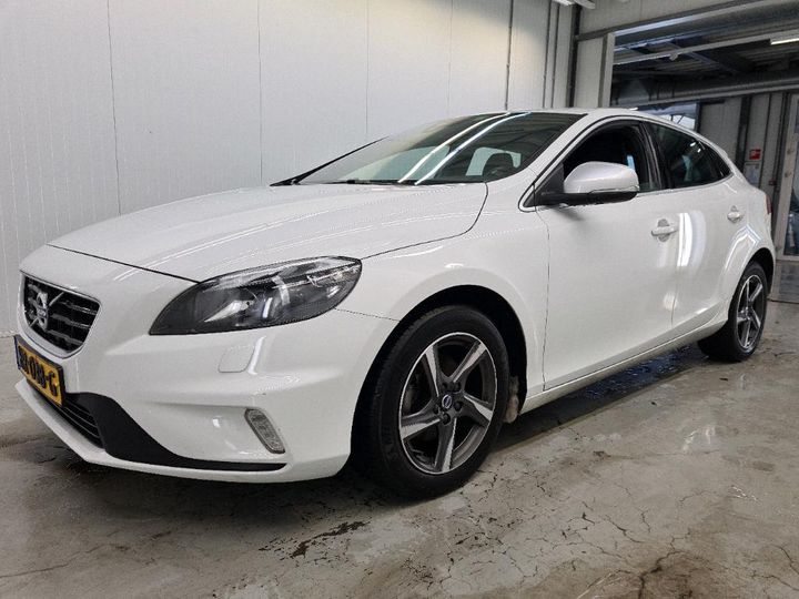 VOLVO V40 2015 yv1mv7431g2319304