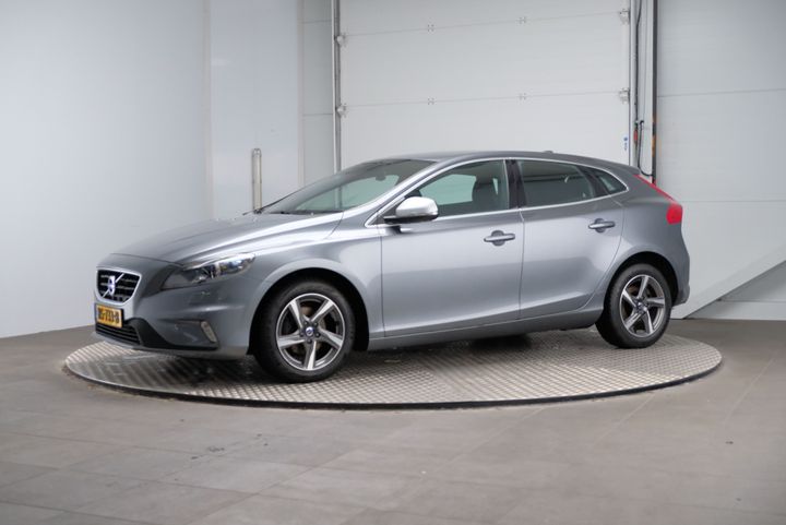 VOLVO V40 2015 yv1mv7431g2319648