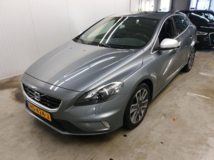 VOLVO V40 2015 yv1mv7431g2319689