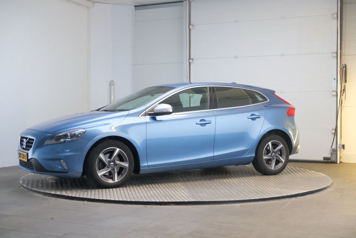 VOLVO V40 2015 yv1mv7431g2319910