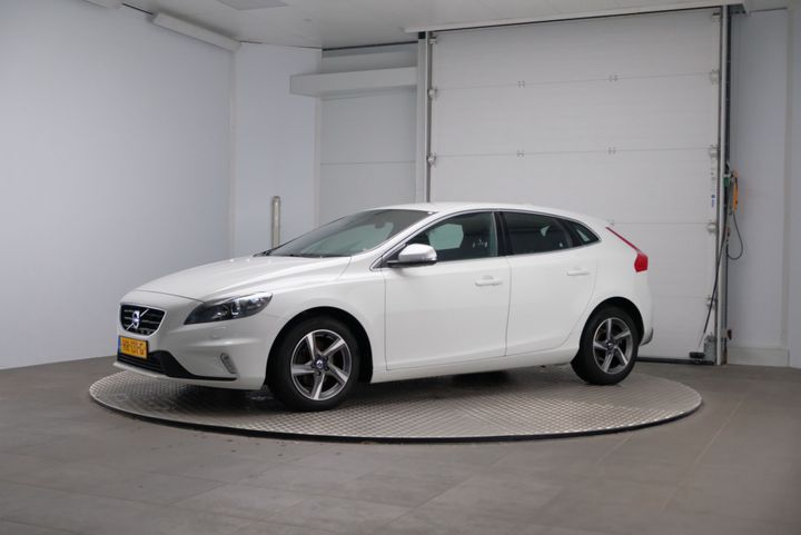 VOLVO V40 2015 yv1mv7431g2319915