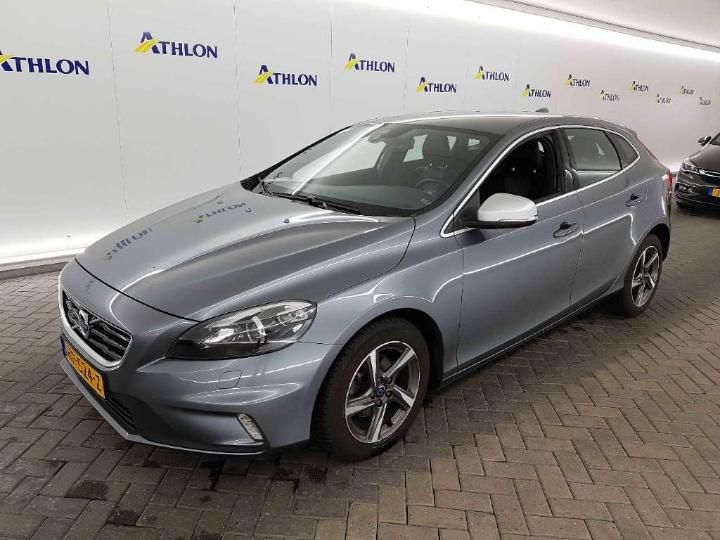 VOLVO V40 2015 yv1mv7431g2320018