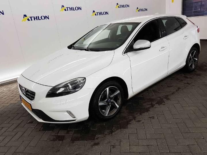 VOLVO V40 2015 yv1mv7431g2320222