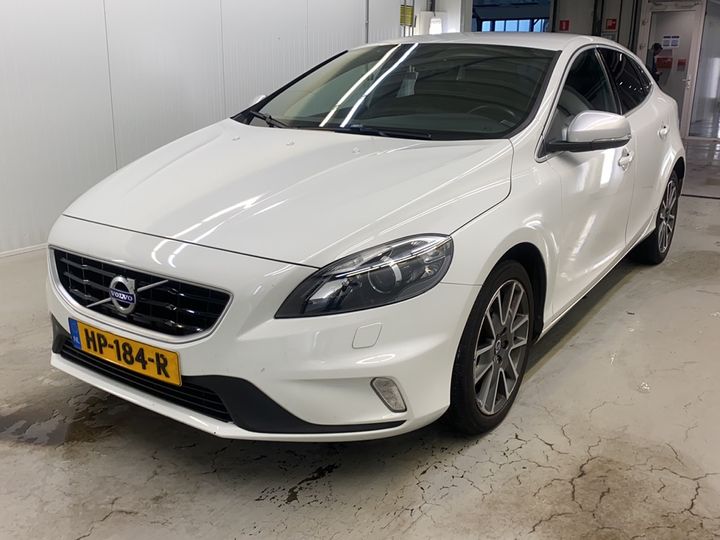 VOLVO V40 2015 yv1mv7431g2320415