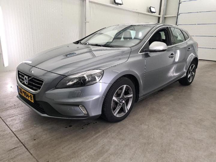 VOLVO V40 2015 yv1mv7431g2320622