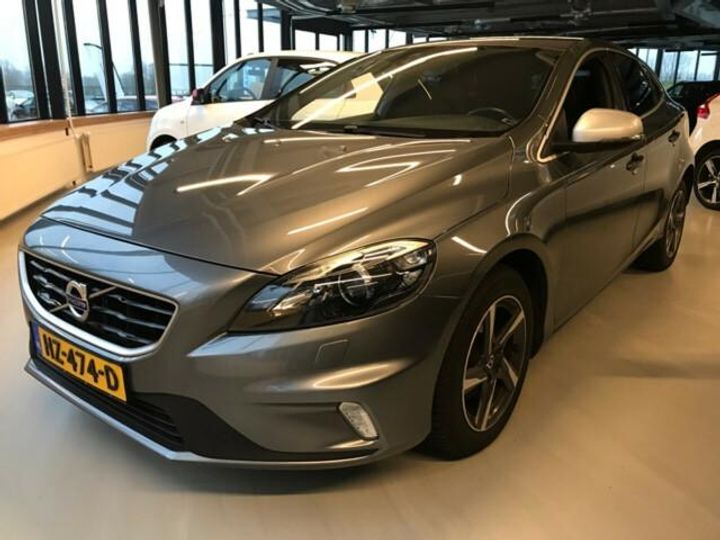 VOLVO V40 2015 yv1mv7431g2320712