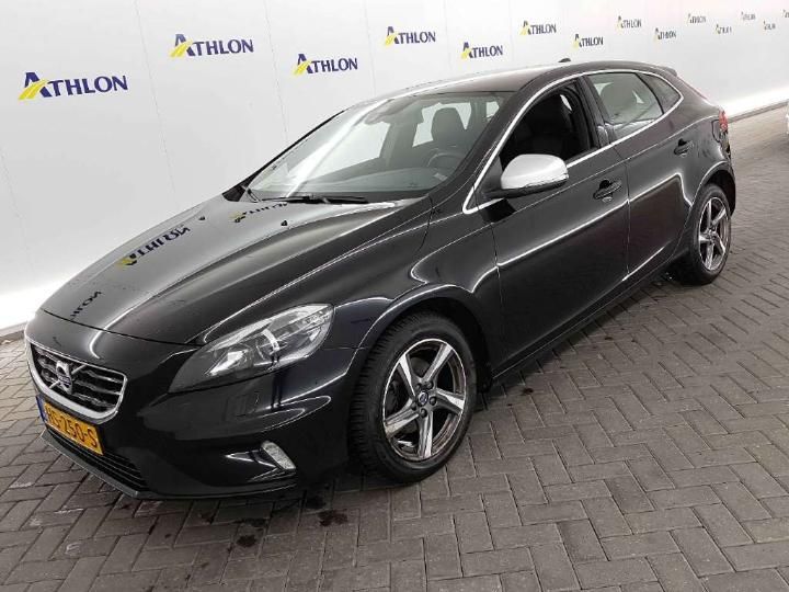 VOLVO V40 2015 yv1mv7431g2320901