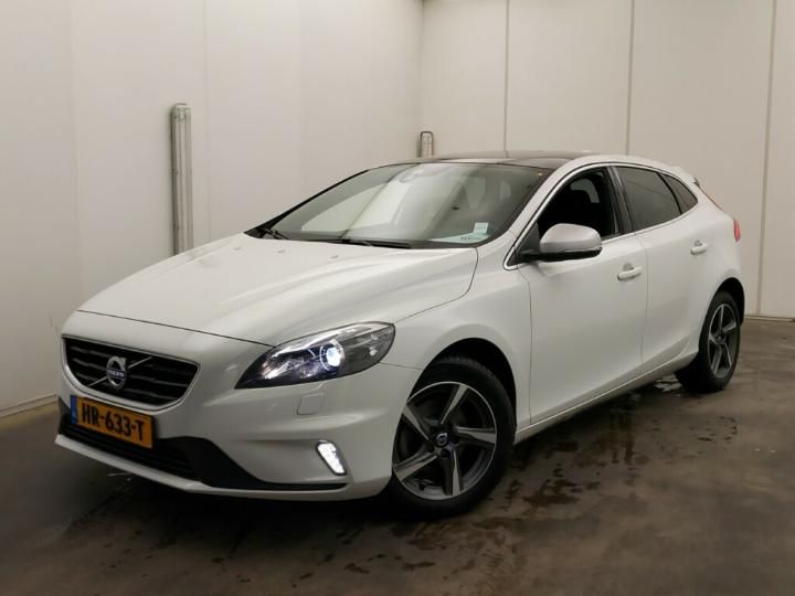 VOLVO V40 2015 yv1mv7431g2320977