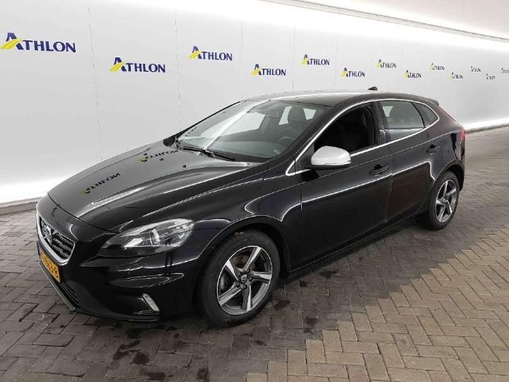 VOLVO V40 2015 yv1mv7431g2320998