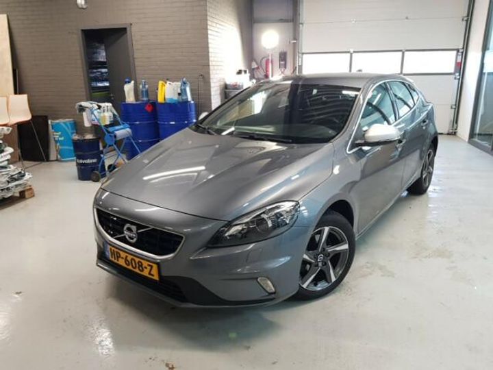 VOLVO V40 2015 yv1mv7431g2321019