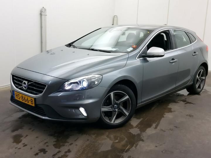 VOLVO V40 2015 yv1mv7431g2321079