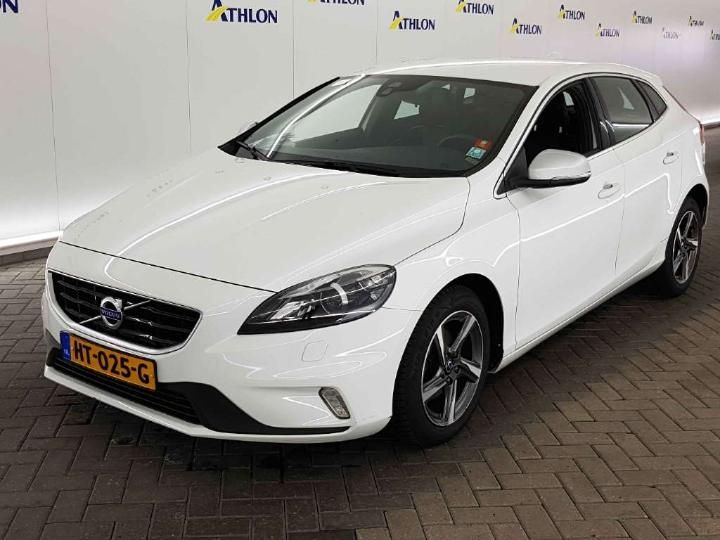 VOLVO V40 2015 yv1mv7431g2321086