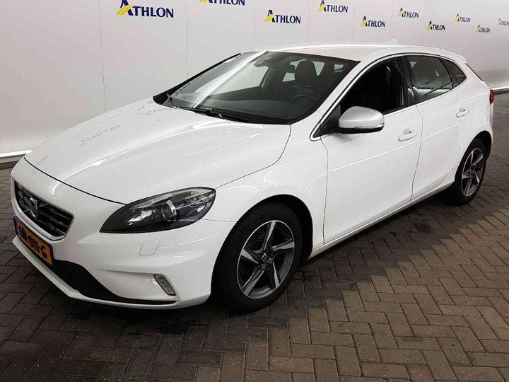 VOLVO V40 2015 yv1mv7431g2321285