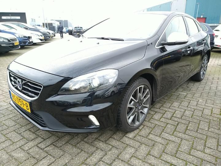 VOLVO V40 2015 yv1mv7431g2321416